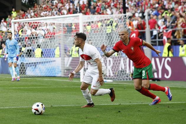 DORTMUND, Signal Iduna Park, 22-06-2024 , European Football Championship Euro2024, Group stage match no.23 between Turkiye and Portugal. (L-R) Turkiye player Yunus Akgun, Portugal player Pepe Turkiye - Portugal (Euro2024)  x25565144x Copyright: