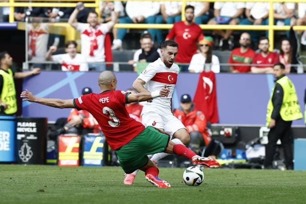 DORTMUND, Signal Iduna Park, 22-06-2024 , European Football Championship Euro2024, Group stage match no.23 between Turkiye and Portugal. (L-R) Portugal player Pepe, Turkiye player Orkun Kokcu Turkiye - Portugal (Euro2024)  x25565364x Copyright: