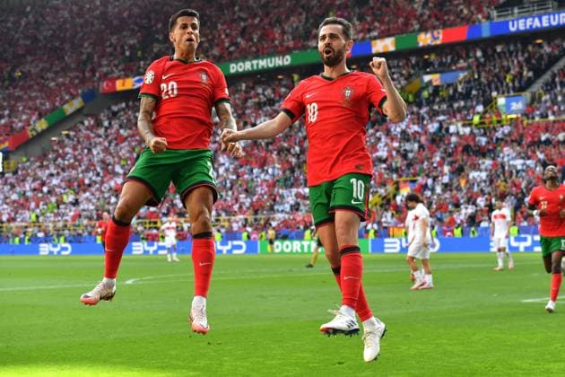 Fußball UEFA EURO, EM, Europameisterschaft,Fussball 2024 Gruppenphase 2. Spieltag Türkei - Portugal am 22.06.2024 im BVB Stadion Dortmund in Dortmund Torjubel Jubel Tor zum 0:1 durch Bernardo Silva ( Portugal )