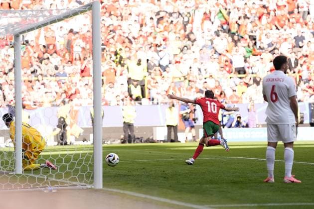 Portugal s Bernardo Silva celebrates after scores the opening goal during the Euro 2024 soccer match between Turkey and Portugal at the Signal Iduna Park, Dortmund, Germany - Saturday June 22 , 2024. - Soccer .  Copyright: xFabioxFerrari LaPressex