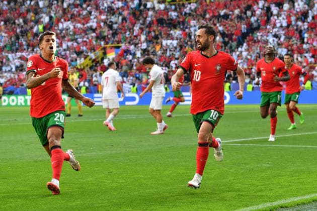 Fußball UEFA EURO, EM, Europameisterschaft,Fussball 2024 Gruppenphase 2. Spieltag Türkei - Portugal am 22.06.2024 im BVB Stadion Dortmund in Dortmund Torjubel Jubel Tor zum 0:1 durch Bernardo Silva ( Portugal )