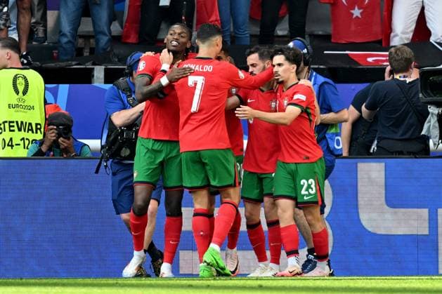 22.06.2024, xsltx, Fussball EM 2024, Türkei - Portugal emspor, v.l. Torjubel nach dem Tor zum celebrating the goal celebrate 0:1 durch Bernardo Mota Veiga de Carvalho E Silva (Portugal) mit Cristiano Ronaldo (Portugal) (DFL DFB REGULATIONS PROHIBIT ANY USE OF PHOTOGRAPHS as IMAGE SEQUENCES and or QUASI-VIDEO) Dortmund