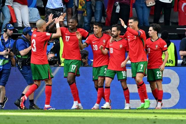 22.06.2024, xsltx, Fussball EM 2024, Türkei - Portugal emspor, v.l. Torjubel nach dem Tor zum celebrating the goal celebrate 0:1 durch Bernardo Mota Veiga de Carvalho E Silva (Portugal) mit Cristiano Ronaldo (Portugal) (DFL DFB REGULATIONS PROHIBIT ANY USE OF PHOTOGRAPHS as IMAGE SEQUENCES and or QUASI-VIDEO) Dortmund