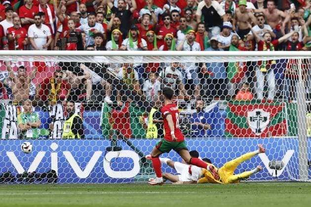 DORTMUND, Signal Iduna Park, 22-06-2024 , European Football Championship Euro2024, Group stage match no.23 between Turkiye and Portugal. (L-R) Turkiye player Zeki Celik, Turkiye goalkeeper Altay Bayindir, Turkiye player Samet Akaydin scores own goal 0-2 Turkiye - Portugal (Euro2024)  x25565639x Copyright: