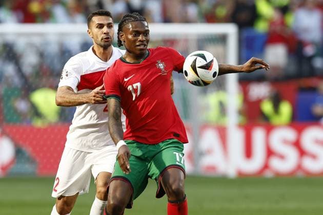 DORTMUND, Signal Iduna Park, 22-06-2024 , European Football Championship Euro2024, Group stage match no.23 between Turkiye and Portugal. (L-R) Turkiye player Zeki Celik, Portugal player Rafael Leao Turkiye - Portugal (Euro2024)  x25565641x Copyright: