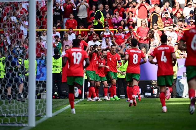 Torjubel zum 0:1 durch Bernardo Silva 10 (Portugal), Türkei vs. Portugal, Fussball, UEFA EURO, EM, Europameisterschaft,Fussball 2024, Gruppenphase, 2. Spieltag, 22.06.2024 Dortmund Nordrhein-Westfalen Deutschland