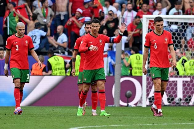 22.06.2024, xsltx, Fussball EM 2024, Türkei - Portugal emspor, v.l. Torjubel nach dem Eigentor zum 0:2 durch Samet Akaydin (Türkei Tuerkei) Cristiano Ronaldo (Portugal) (DFL DFB REGULATIONS PROHIBIT ANY USE OF PHOTOGRAPHS as IMAGE SEQUENCES and or QUASI-VIDEO) Dortmund