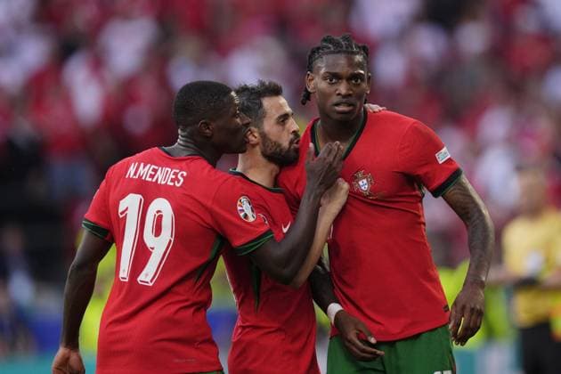 Portugal s Rafael Leao on the right during the Euro 2024 soccer match between Turkey and Portugal at the Signal Iduna Park, Dortmund, Germany - Saturday June 22 , 2024. - Soccer .  Copyright: xFabioxFerrari LaPressex