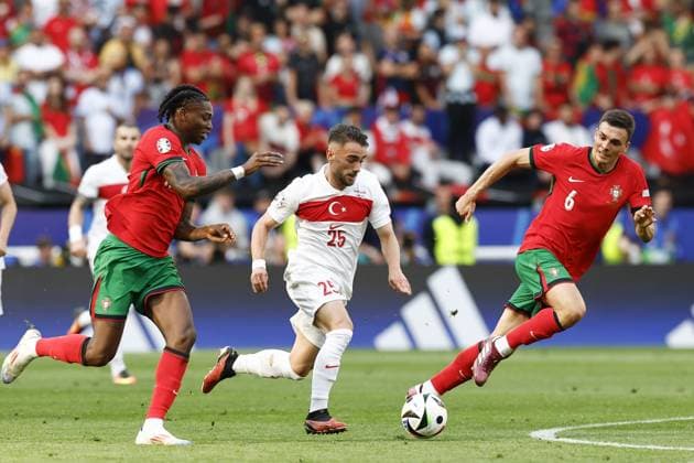 DORTMUND, Signal Iduna Park, 22-06-2024 , European Football Championship Euro2024, Group stage match no.23 between Turkiye and Portugal. (L-R) Portugal player Rafael Leao, Turkiye player Yunus Akgun Turkiye - Portugal (Euro2024)  x25565790x Copyright: