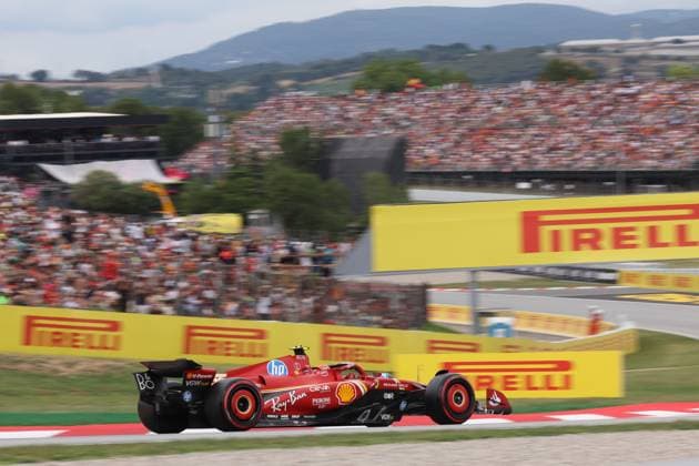 55 SAINZ Carlos (spa), Scuderia Ferrari SF-24, action during the Formula 1 Aramco Gran Premio de Espana 2024, 10th round of the 2024 Formula One World Championship, WM, Weltmeisterschaft from June 21 to 23, 2024 on the Circuit de Barcelona-Catalunya, in Montmeló, Spain - F1 - SPANISH GRAND PRIX 2024 DPPI Panoramic  240622_R10_SPAGNA_DP_1H0A3389