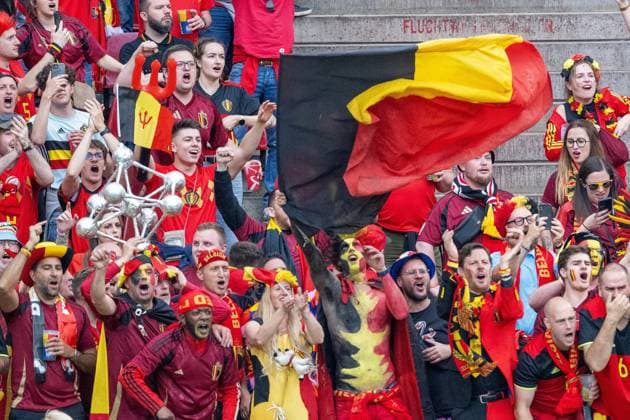 GER, EURO 2024, Group E, Belgien (BEL) vs Rumänien (ROU) 22.06.2024, Cologne Stadium, Koeln, GER, EURO 2024, Group E, Belgien (BEL) vs Rumänien (ROU) Im Bild: Die belgischen Fans, Belgian Red Devils, füllen, betreten das Cologne Stadium Gestik, Mimik, Emotionen; Fankultur