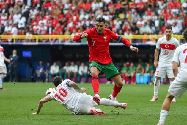 Turkey v Portugal, Dortmund Portugal Cristiano Ronaldo and Turkey Calhanoglu, Hakan Attacking Midfielder Inter Milan during the Turkey vs Portugal UEFA Group F match at the BVB Stadion, Dortmund, Germany on 22 June 2024 Editorial use only. All images are copyright Every Second Media Limited. No images may be reproduced without prior permission. Copyright: xIMAGO EveryxSecondxMediax ESM-1038-0154