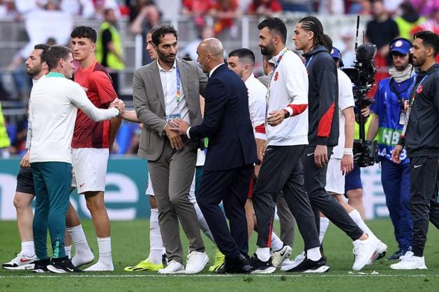 Fußball UEFA EURO, EM, Europameisterschaft,Fussball 2024 Gruppenphase 2. Spieltag Türkei - Portugal am 22.06.2024 im BVB Stadion Dortmund in Dortmund Hamit Altintop, links - Roberto Martinez ( Trainer Cheftrainer Portugal ), rechts