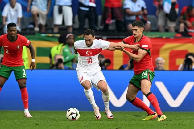 Dortmund - (l-r) Hakan Calhanoglu of Turkey, Antonio Silva of Portugal during the UEFA EURO, EM, Europameisterschaft,Fussball 2024 group F match between Turkey and Portugal at BVB Stadium Dortmund on June 22, 2024 in Dortmund, Germany. ANP Hollandse Hoogte UEFA EURO 2024 2024 xVIxANPxSportx xGerritxvanxKeulenxIVx 501785156 originalFilename: 501785156.jpg