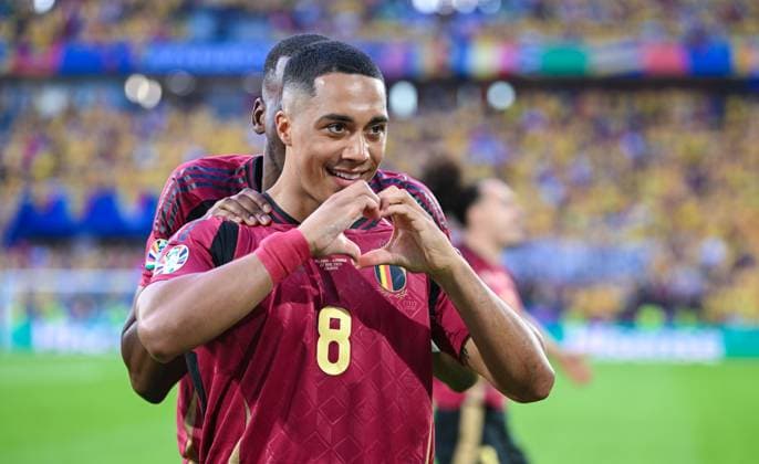 Youri Tielemans (Belgium) bejubelt sein erstes Tor, UEFA EURO, EM, Europameisterschaft,Fussball 2024 - Group E, Belgium vs Romania, Stadion Köln am 22. June 2024 in Köln, Deutschland. (Foto von Silas Schueller DeFodi Images) Youri Tielemans (Belgium) celebrates his first goal, UEFA EURO 2024 - Group E, Belgium vs Romania, Cologne Stadium on June 22, 2024 in Cologne, Germany. (Photo by Silas Schueller DeFodi Images) Defodi-738_738_BELROU_20240622_145