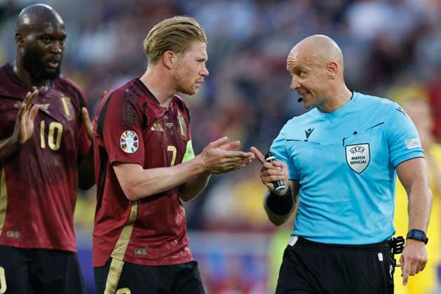 Belgium v Romania: Group E - UEFA EURO, EM, Europameisterschaft,Fussball 2024 Referee Szymon Marciniak speaks with Kevin De Bruyne of Belgium during the UEFA EURO 2024 group stage match between Belgium and Romania at Cologne Stadium on June 22, 2024 in Cologne, Germany. Cologne Cologne Stadium Germany Germany Copyright: xRichardxSellers Sportsphoto APLx 14042151