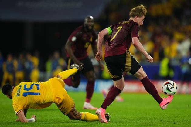 GER: Belgium v Romania. UEFA EURO, EM, Europameisterschaft,Fussball 2024 Kevin De Bruyne of Belgium and Andrei Burca of Romania during the UEFA Euro 2024 match between Belgium and Romania, Group E, date 2, played at Rhein Energie Stadium on June 22, 2024 in Koln, Germany. kpng Copyright: xBaguxBlancox xPRESSINPHOTOx PS_240622_BEL_RUM_040