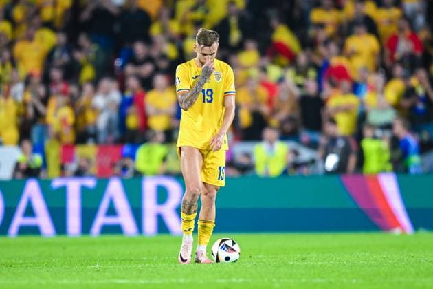 Denis Dragus (Romania) ist enttaeuscht, UEFA EURO, EM, Europameisterschaft,Fussball 2024 - Group E, Belgium vs Romania, Stadion Köln am 22. June 2024 in Köln, Deutschland. (Foto von Silas Schueller DeFodi Images) Denis Dragus (Romania) looks dejected, UEFA EURO 2024 - Group E, Belgium vs Romania, Cologne Stadium on June 22, 2024 in Cologne, Germany. (Photo by Silas Schueller DeFodi Images) Defodi-738_738_BELROU_20240622_247