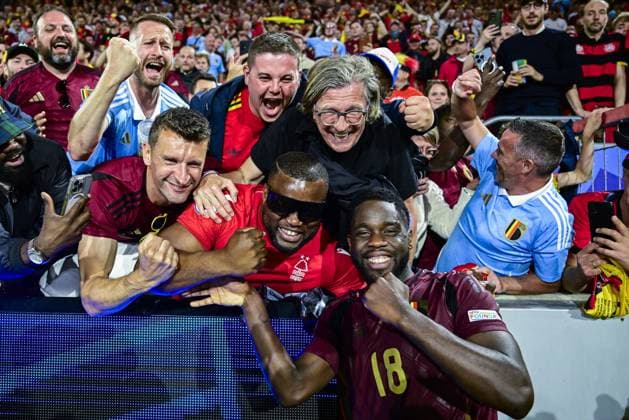 Belgium s Orel Mangala celebrates with the supporters after winning a soccer game between Belgian national soccer team Red Devils and Romania, Saturday 22 June 2024 in Cologne, Germany, the second match in the group stage of the UEFA EURO, EM, Europameisterschaft,Fussball 2024 European championships. DIRKxWAEM  x95085839x