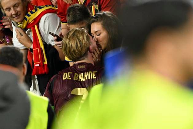 Belgium v Romania Group E - UEFA EURO, EM, Europameisterschaft,Fussball 2024 COLOGNE, GERMANY - JUNE 22 : De Bruyne Kevin forward of Belgium receives a kiss of his wife Lacroix Michele during the UEFA EURO 2024 European Football Championship tournament group E stage match between Belgium and Romania at Cologne Stadium on June 22, 2024 in Cologne, Germany, 22 06 2024 Cologne Germany  Copyright: xDhax