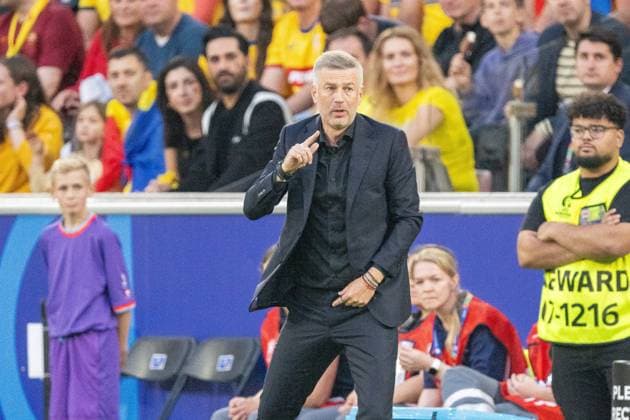 GER, EURO 2024, Group E, Belgien (BEL) vs Rumänien (ROU) 22.06.2024, Cologne Stadium, Koeln, GER, EURO 2024, Group E, Belgien (BEL) vs Rumänien (ROU) Im Bild: Edward Iordanescu (Rumänien ROU, Head Koch); ratlos Einzelaktion, Halbkörper Halbkoerper; Freisteller, Einzelbild, Aktion, Action, Spielszene; Gestik, Mimik, Emotionen;