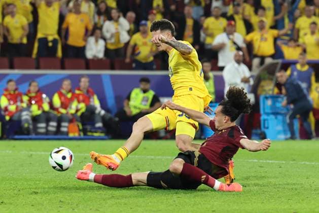 Belgium v Romania UEFA EURO, EM, Europameisterschaft,Fussball 2024 Group E Dennis Man of Romania is denied by a great tackle from Arthur Theate of Belgium and a save by Koen Casteels of Belgium during the UEFA Euro 2024 Group E match at RheinEnergieStadion, Cologne Copyright: xPaulxChestertonx FIL-20284-0201 UK Newspapers OUT