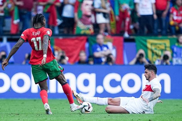 Dortmund, Germany, June 22th 2024: Zeki Celik (2 Turkiye) fouls Rafael Leao (17 Portugal) during the UEFA EURO, EM, Europameisterschaft,Fussball 2024 Germany Group F football match between Turkiye and Portugal at BVB Stadion Dortmund in Dortmund, Germany. (Daniela Porcelli SPP)  Copyright: xDanielaxPorcellix xSPPx spp-en-DaPoSp-20240622-DP201570