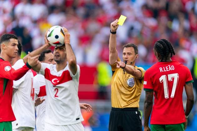 2024-06-22 Turkiye v Portugal - Group F - UEFA EURO, EM, Europameisterschaft,Fussball 2024 DORTMUND, GERMANY - JUNE 22: Cristiano Ronaldo of Portugal, Mehmet Zeki Celik of Turkiye, referee Felix Zwayer and Rafael Leao of Portugal during the Group F - UEFA EURO 2024 match between Turkiye and Portugal at BVB Stadion Dortmund on June 22, 2024 in Dortmund, Germany. (Photo by Joris Verwijst BSR Agency) Dortmund Germany Content not available for redistribution in The Netherlands directly or indirectly through any third parties. Copyright: xBSRxAgencyx