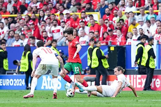 Dortmund, Germany, June 22th 2024: Vitinha (23 Portugal) gets tackled during the UEFA EURO, EM, Europameisterschaft,Fussball 2024 Germany Group F football match between Turkiye and Portugal at BVB Stadion Dortmund in Dortmund, Germany. (Daniela Porcelli SPP)  Copyright: xDanielaxPorcellix xSPPx spp-en-DaPoSp-20240622-DP202772