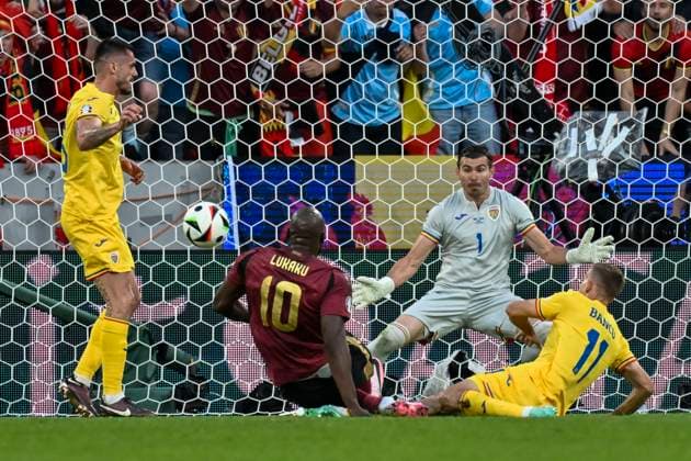 Strafraumszene Torchance von Romelu Lukaku ( 10 of Belgium) 22.06.2024 Fussball Europameisterschaft in Deutschland Belgien vs Rumänien , Rheinenergiestadion, Koeln, NRW Germany