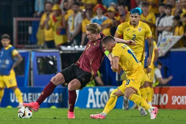 v. li. im Zweikampf Kevin De Bruyne ( 7 of Belgium) Razvan Marin ( 18 of Romania) 22.06.2024 Fussball Europameisterschaft in Deutschland Belgien vs Rumänien , Rheinenergiestadion, Koeln, NRW Germany