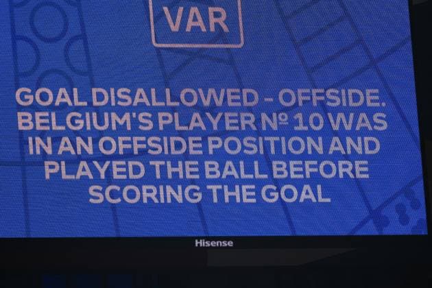 GER, EURO 2024, Group E, Belgien (BEL) vs Rumänien (ROU) 22.06.2024, Cologne Stadium, Koeln, GER, EURO 2024, Group E, Belgien (BEL) vs Rumänien (ROU) Im Bild: LED Anzeige No Goal Kein Tor Überprüfung Abseits Romelu Lukaku (Belgien BEL, 10); Abseits