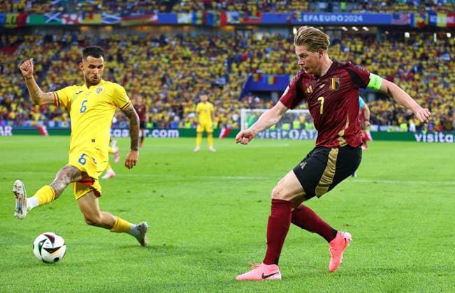 Marius Marin of Romania and Kevin De Bruyne of Belgium Belgium v Romania, UEFA European Championship, EM, Europameisterschaft 2024, Group E, Football, Cologne Stadium, Cologne, Germany, 22 Jun 2024 EDITORIAL USE ONLY No use with unauthorised audio, video, data, fixture lists, club league logos or live services. Online in-match use limited to 120 images, no video emulation. No use in betting, games or single club league player publications. Copyright: xMichaelxZemanek Shutterstockx 14548045ef