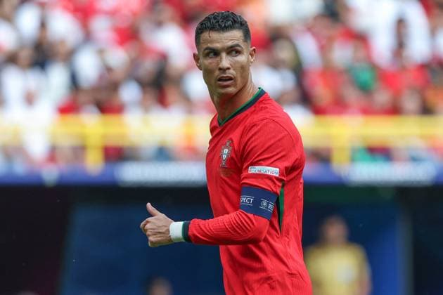 EM 2024: Türkei - Portugal am 22.06.2024 in dem BVB Stadion Dortmund in Dortmund Cristiano Ronaldo ( 7, Portugal) gestikuliert und schaut
