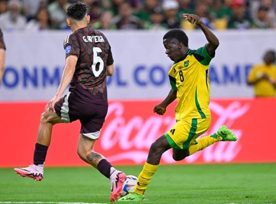 RECORD DATE NOT STATED Copa America USA 2024 Mexico vs Jamaica Gerardo Arteaga (L) of Mexico fights for the ball with Kaheim Dixon (R) of Jamaica during the game between Mexican national team, Nationalteam (Mexico) and Jamaica as part of the CONMEBOL Copa America USA 2024 group B, at NRG Stadium, on June 22, 2024 in Houston, Texas, United States. HOUSTON TEXAS UNITED STATES  Copyright: xJorgexMartinezx 20240622215800_CA_GB_2024_MEX_JAM_DIXON212