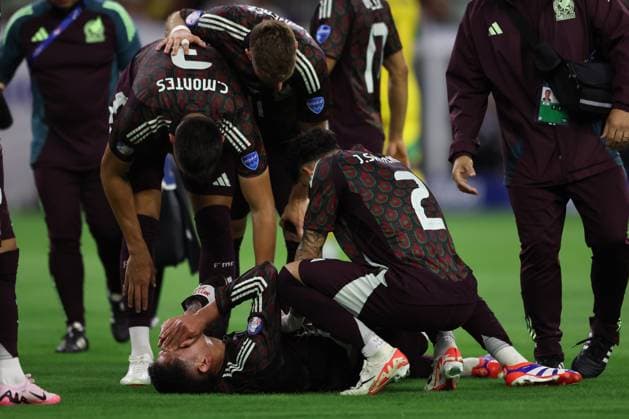 June 22, 2024, Houston, Houston, Tx, USA: Edson Alvarez of Mexico cries during a match between Mexico and Jamaica as part of group B of CONMEBOL Copa America 2024 at NRG Stadium on June 22, 2024 in Houston, USA. ( PxImages) Houston USA - ZUMAp175 20240622_zsa_p175_019 Copyright: xAlejandroxSalazarx