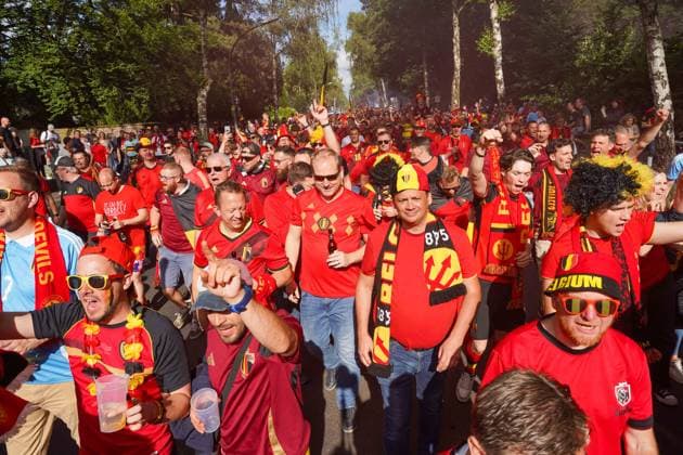 UEFA EURO, EM, Europameisterschaft,Fussball 2024 - Impressionen rund um das Spiel Belgien - Rumänien am 22.06.2024 in Köln Belgische Fans laufen gemeinsam in einem Fanmarsch zum Stadion