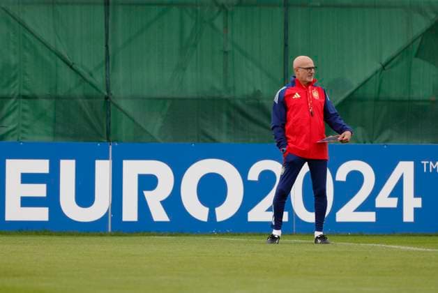 Spain s head coach Luis de la Fuente attends the training session of the Spanish national team, Nationalteam held in Donaueschingen, Germany, 23 June 2024. Spain will face Albania in a Euro2024 soccer match on 24 June. Training session of Spain !ACHTUNG: NUR REDAKTIONELLE NUTZUNG!  Copyright: xJJxGuillenx GRAF5588 20240623-55013952131_1