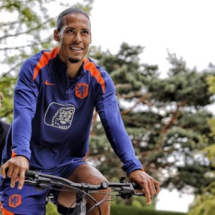 WOLFSBURG,23-06-2024, Training Camp of Team Netherlands in preparation of EURO 2024. Press meeting with players in the Volkswagen Autostadt Paviljoen. Virgil van Dijk Team Netherlands 23-6-2024  x25573173x Copyright: