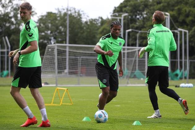 23.06.2024, xtgx, Fussball 2. Bundesliga, Hannover 96 Auftakttraining emspor, v.l. Jessic Ngankam (Hannover) (DFL DFB REGULATIONS PROHIBIT ANY USE OF PHOTOGRAPHS as IMAGE SEQUENCES and or QUASI-VIDEO) Hannover
