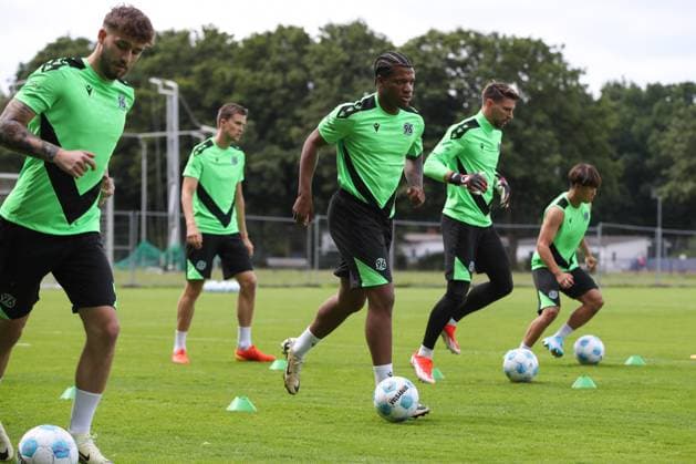 23.06.2024, xtgx, Fussball 2. Bundesliga, Hannover 96 Auftakttraining emspor, v.l. Jessic Ngankam (Hannover) (DFL DFB REGULATIONS PROHIBIT ANY USE OF PHOTOGRAPHS as IMAGE SEQUENCES and or QUASI-VIDEO) Hannover