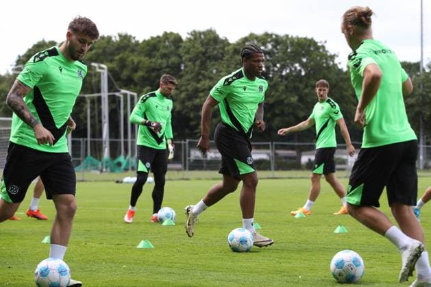 23.06.2024, xtgx, Fussball 2. Bundesliga, Hannover 96 Auftakttraining emspor, v.l. Jessic Ngankam (Hannover) (DFL DFB REGULATIONS PROHIBIT ANY USE OF PHOTOGRAPHS as IMAGE SEQUENCES and or QUASI-VIDEO) Hannover