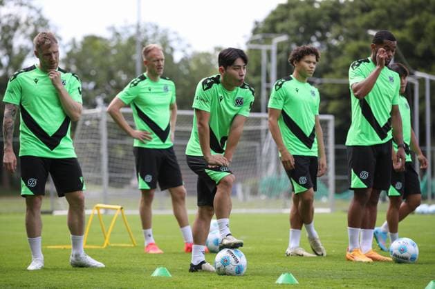 23.06.2024, xtgx, Fussball 2. Bundesliga, Hannover 96 Auftakttraining emspor, v.l. Hyunju Lee (Hannover) (DFL DFB REGULATIONS PROHIBIT ANY USE OF PHOTOGRAPHS as IMAGE SEQUENCES and or QUASI-VIDEO) Hannover
