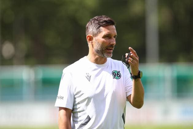 23.06.2024, xtgx, Fussball 2. Bundesliga, Hannover 96 Auftakttraining emspor, v.l. Stefan Leitl (Hannover, Trainer) Portrait, Portraet, Einzelbild (DFL DFB REGULATIONS PROHIBIT ANY USE OF PHOTOGRAPHS as IMAGE SEQUENCES and or QUASI-VIDEO) Hannover
