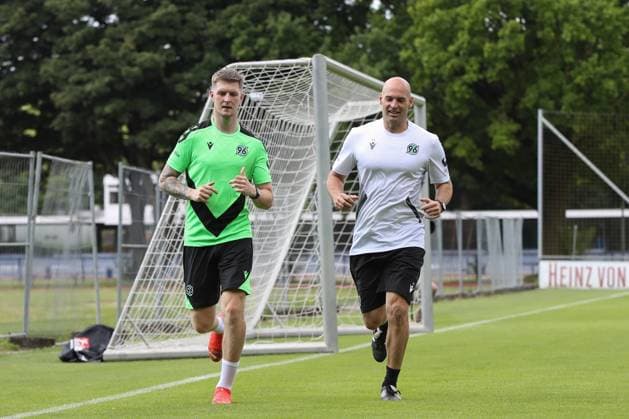23.06.2024, xtgx, Fussball 2. Bundesliga, Hannover 96 Auftakttraining emspor, v.l. Josh Knight (Hannover) im Einzeltraining (DFL DFB REGULATIONS PROHIBIT ANY USE OF PHOTOGRAPHS as IMAGE SEQUENCES and or QUASI-VIDEO) Hannover
