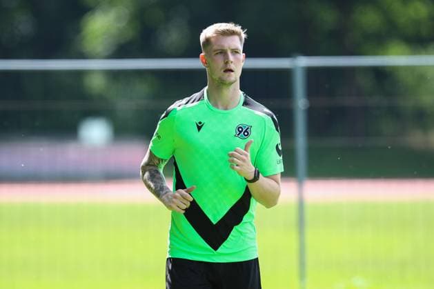 23.06.2024, xtgx, Fussball 2. Bundesliga, Hannover 96 Auftakttraining emspor, v.l. Josh Knight (Hannover) im Einzeltraining (DFL DFB REGULATIONS PROHIBIT ANY USE OF PHOTOGRAPHS as IMAGE SEQUENCES and or QUASI-VIDEO) Hannover