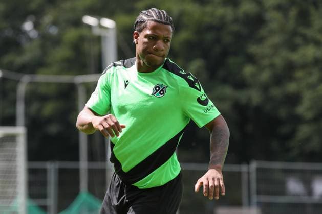 23.06.2024, xtgx, Fussball 2. Bundesliga, Hannover 96 Auftakttraining emspor, v.l. Jessic Ngankam (Hannover) (DFL DFB REGULATIONS PROHIBIT ANY USE OF PHOTOGRAPHS as IMAGE SEQUENCES and or QUASI-VIDEO) Hannover