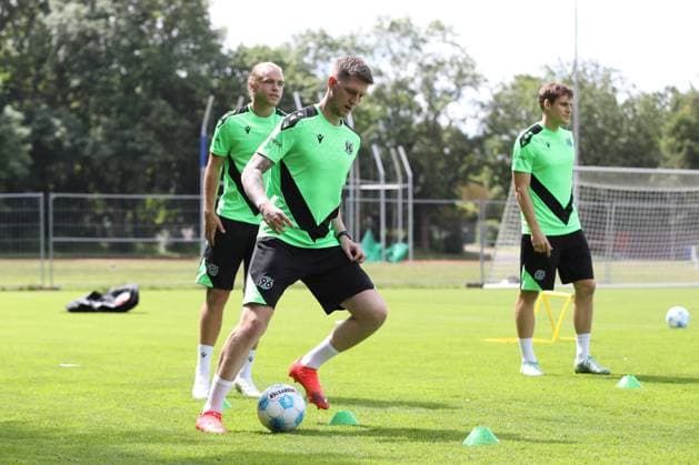 23.06.2024, xtgx, Fussball 2. Bundesliga, Hannover 96 Auftakttraining emspor, v.l. Josh Knight (Hannover) (DFL DFB REGULATIONS PROHIBIT ANY USE OF PHOTOGRAPHS as IMAGE SEQUENCES and or QUASI-VIDEO) Hannover
