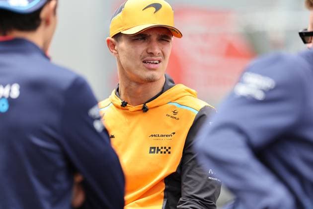 Lando Norris of Great Britain and McLaren gestikuliert, Gestik, Race, F1 Grand Prix of Spain, Circuit de Barcelona-Catalunya am 23. June 2024 in Barcelona, Spain. (Foto von Diogo Cardoso DeFodi Images) Lando Norris of Great Britain and McLaren gestures during drivers parede, Race, F1 Grand Prix of Spain, Circuit de Barcelona-Catalunya on June 23, 2024 in Barcelona, Spain. (Photo by Diogo Cardoso DeFodi Images) Defodi-645_f1spa20240623_0610