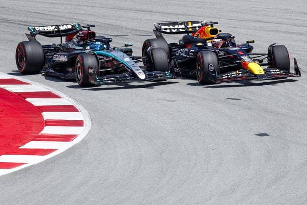 MONTMELO - (l-r) George Russell (Mercedes), Max Verstappen (Red Bull Racing) in action during the Formula 1 Grand Prix of Spain at the Circuit de Catalunya. ANP SEM VAN DER WAL xVIxANPxSportx xxANPxIVx 501852480 originalFilename: 501852480.jpg